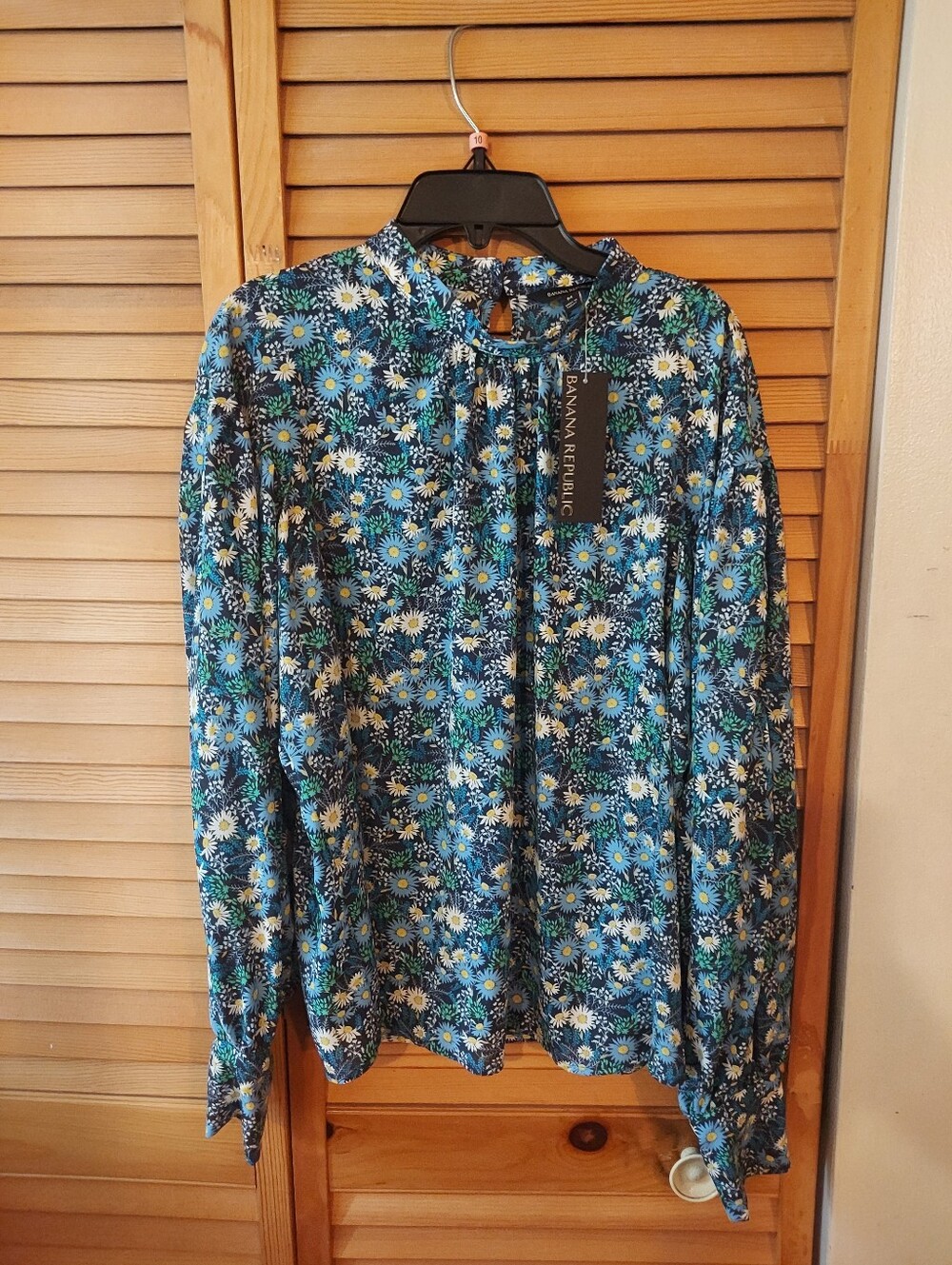 NWT Banana Republic Blouse Women's Medium M Blue Floral Formal Evening Summer